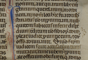 Detail of verso of the leaf with Justinian's Novels, showing part of the right-hand column of text, its decorated initial, and the scallop-shaped mark at the right to signal a passage of text. Photography © Mildred Budny