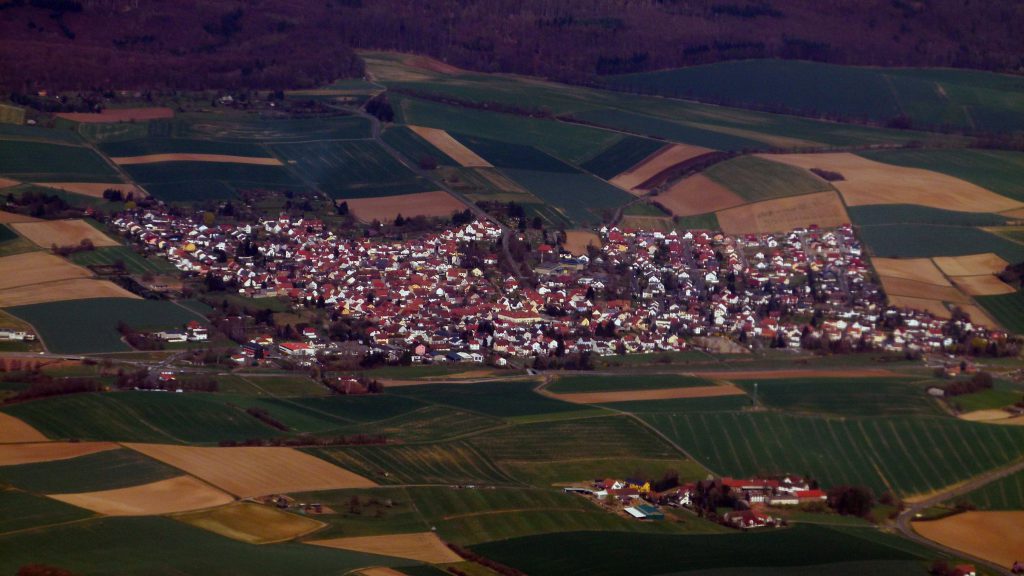 Aerial Photograph of Hüttengesäß, Ronneburg (Hessen) from the South South East.. Photo Dr. Bernd Gross (20 March 2014, 12:08:32). Image via Creative Commons.