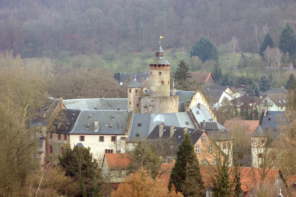 Schloss_Büdingen. Photograph by Sven Teschke (2006), via Creative Commons.
